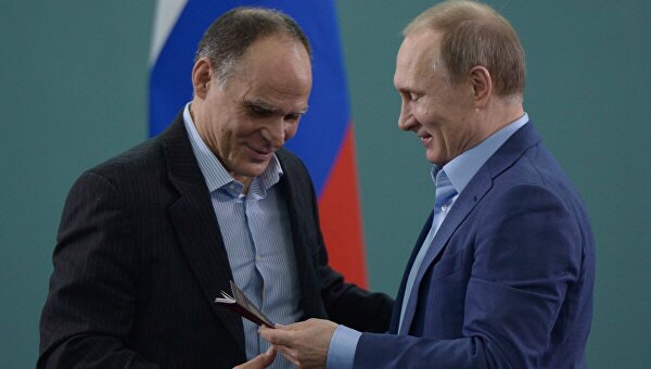 Passaporto russo a Gamba: “Grato per questo umano rispetto di Putin”