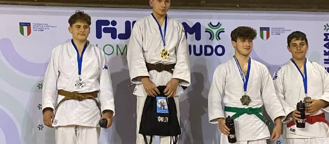 Leonardo-Zuccheri-podio-trofeo-italia-lombardia (1)